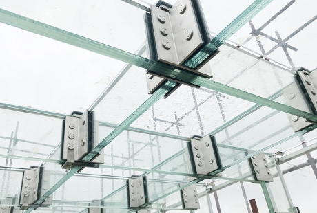 除了安全性能之外，夾膠玻璃還具有以下優(yōu)勢