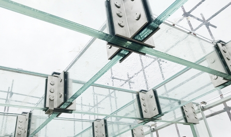 除了安全性能之外，夾膠玻璃還具有以下優(yōu)勢(shì)